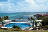 Piscine et vue mer