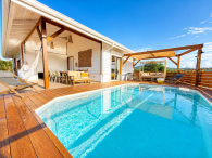 villa-avec-piscine-privee-terrasse-vue-mer-le-diamant-martinique