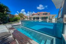 Location-villa-piscine-pieds-dans-l'eau-Saint-François-Guadeloupe_vue-ensemble