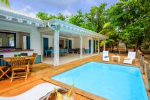 Villa grand standing les pieds dans l'eau piscine vue mer Martinique swimming pool