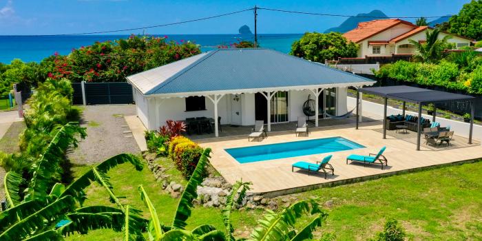 01Location-villa-piscine-4-chambres-sainte-luce_piscine