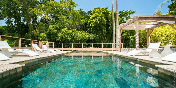 Location-Villa-luxe-Trois-îlets-Martinique----La-plage-de-la-piscine