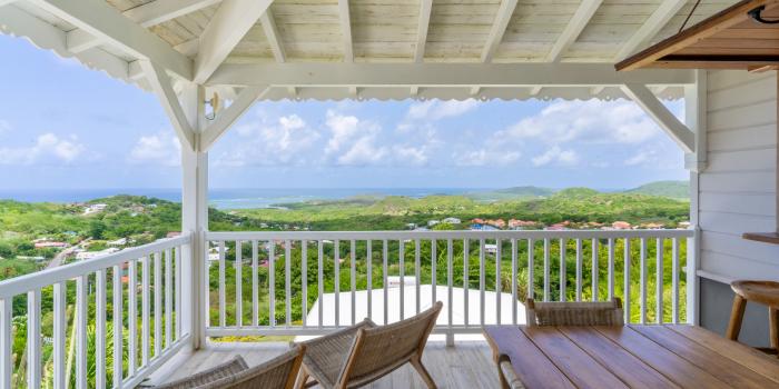 1-Location-martinique--Lodge-N_vue-table