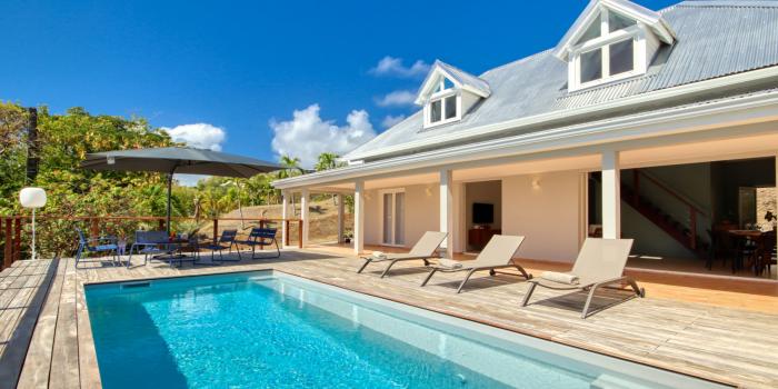exterieur-1-villa-de-location-martinque-piscine-8-personnes