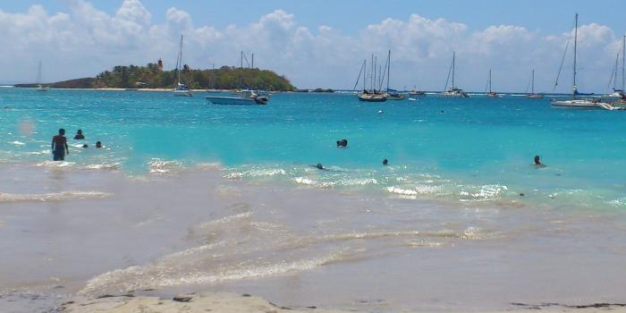 Plage du Gosier - vue ilet du Gosier