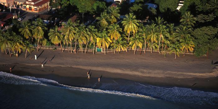 La plage du Carbet vue du ciel