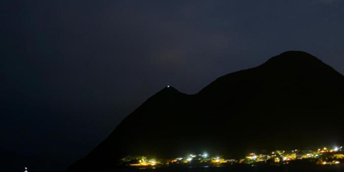 Le Morne Larcher en Martinique nuit Le Morne Larcher en Martinique nuit
