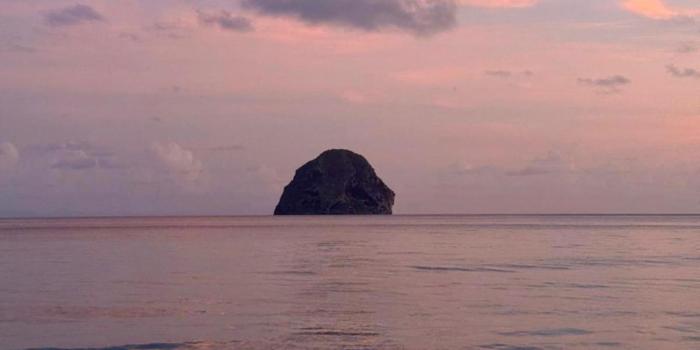 Le Rocher du Diamant en Martinique coucher du soleil Le Rocher du Diamant en Martinique coucher du soleil