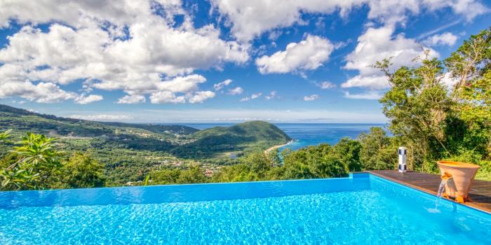 Location villa 3 chambres 6 personnes Deshaies Guadeloupe avec piscine et vue mer extraordinaire