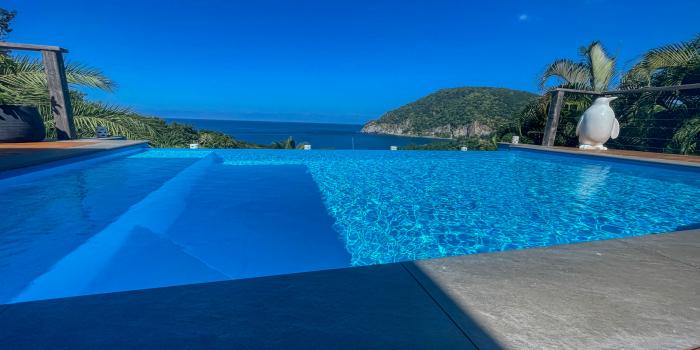 Location-villa-avec-piscine-Deshaies-Guadeloupe_-Piscine