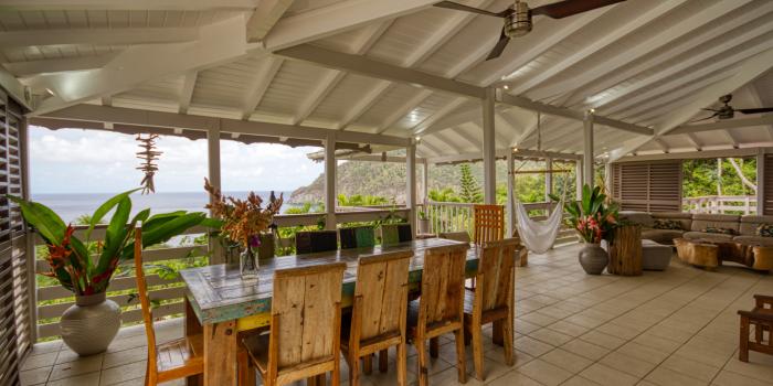 Location villa de luxe et vue mer 5 chambres pour 12 personnes avec piscine à Deshaies en Guadeloupe 