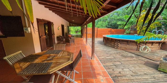 Location villa 2 chambres 4 personnes avec piscine à Deshaies en Guadeloupe Jardin des Colibris