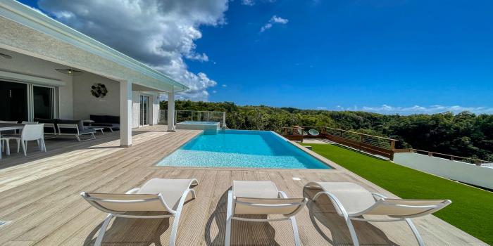 A louer villa 3 chambres pour 6 personnes avec piscine et balneo sur les hauteurs du Gosier en Guadeloupe