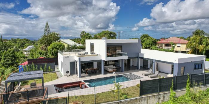 Location villa piscine Gosier Guadeloupe_vue ensemble