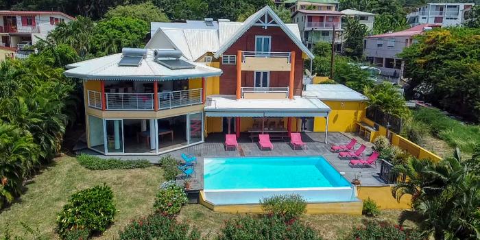 Location de villa 5 chambres 10 personnes avec piscine vue mer et accés mer à Pointe Noire en Guadeloupe