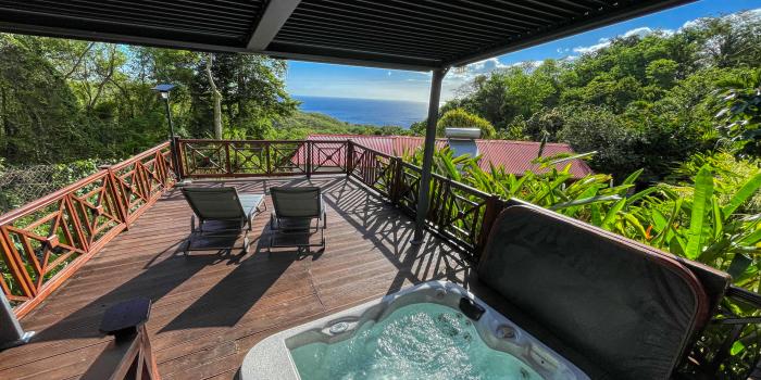 Location-Touloulou-Pointe-Noire-Guadeloupe-vue-mer