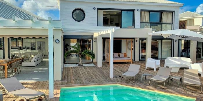 Villa de luxe 5 chambres pour 10 personnes avec piscine et vue mer à louer à Sainte Anne en Guadeloupe 