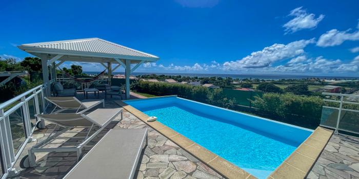 Location villa Topaze 2 chambres 4 personnes vue sur mer piscine à St François en Guadeloupe - piscine mer