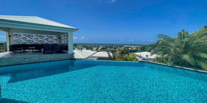 Location villa 14 personnes Saint François Guadeloupe-piscine vue mer