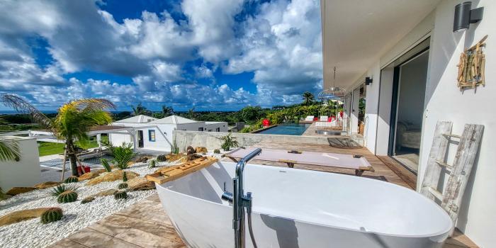 Location-villa-piscine-vue-mer-Saint-François-Guadeloupe_baignoire