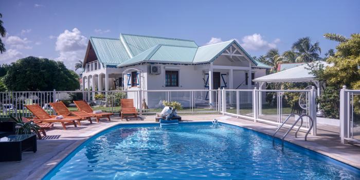 Location villa 5 chambres pour 10 à 20 personnes avec piscine Saint François Guadeloupe