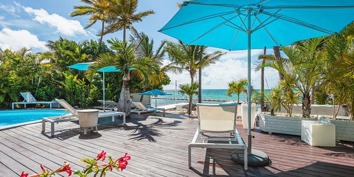 Villa-Pieds-dans-l'eau-Saint-François-Guadeloupe-piscine