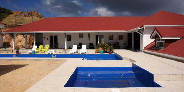 Location villa piscine et vue mer - Vue d'ensemble