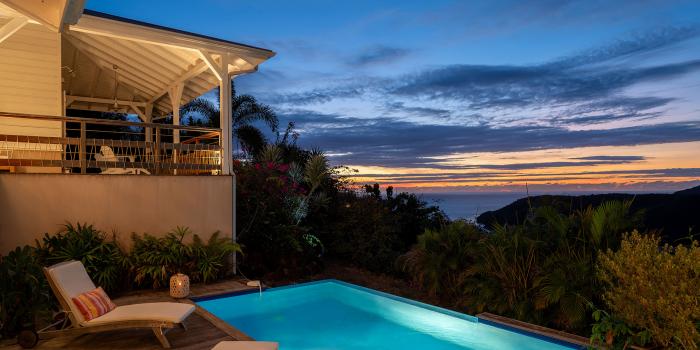 Location villa 5 chambres Martinique - Piscine et coucher de soleil