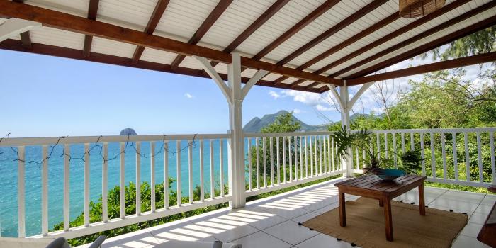 location villa saisonniere martinique studio vue mer le diamant terrasse5