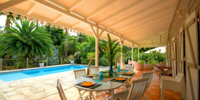 Villa de standing avec grande piscine proche plage au Cap Est Martinique