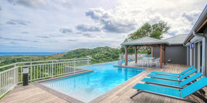 location villa de luxe vue mer martinique piscine