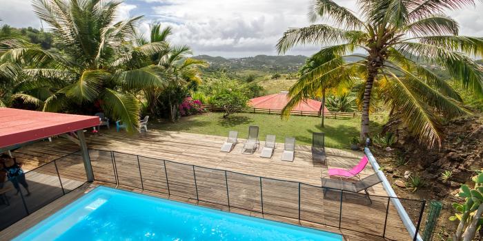 location villa de standing 12 personnes avec piscine à Sainte Anne Martinique vue d'ensemble
