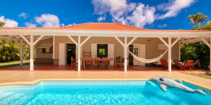 location villa de standing 8 personnes avec piscine vue générale