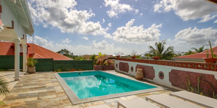 Location maison luxe Martinique - Piscine et vue mer