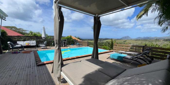 12 Location villa avec piscine sainte luce martinique-douche extérieure