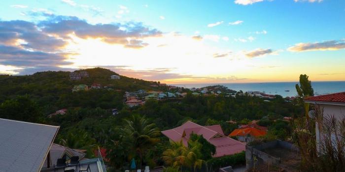 Location vacances Martinique - vue mer piscine privative - vue ensemble
