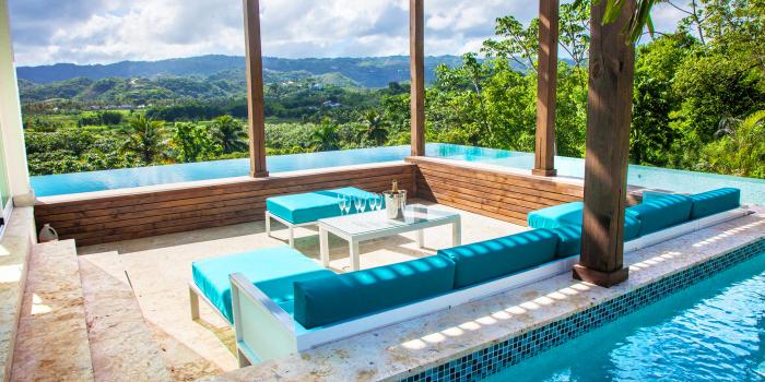 Location villa Las Terrenas - Le salon extérieur et la piscine