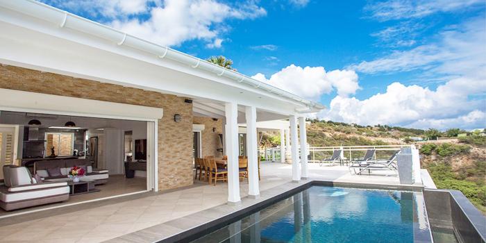 Location villa Toiny - La terrasse et la piscine de la villa