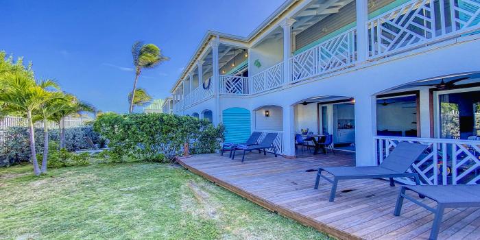 A louer Appartement front de mer Baie Orientale Saint Martin_Terrasse-1.jpg