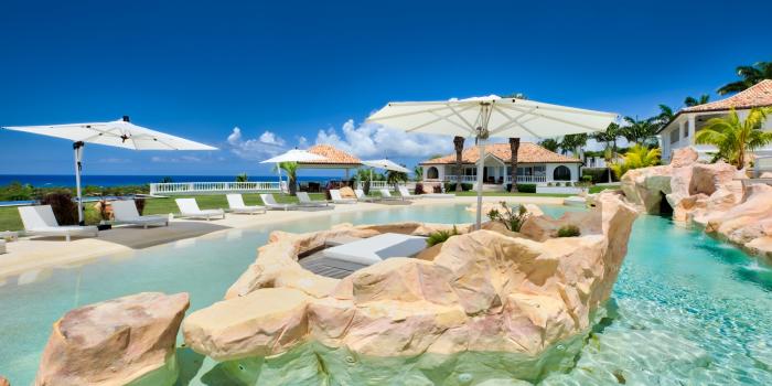 St Martin beachfront villa rentals - 7 bedrooms for 14 guests