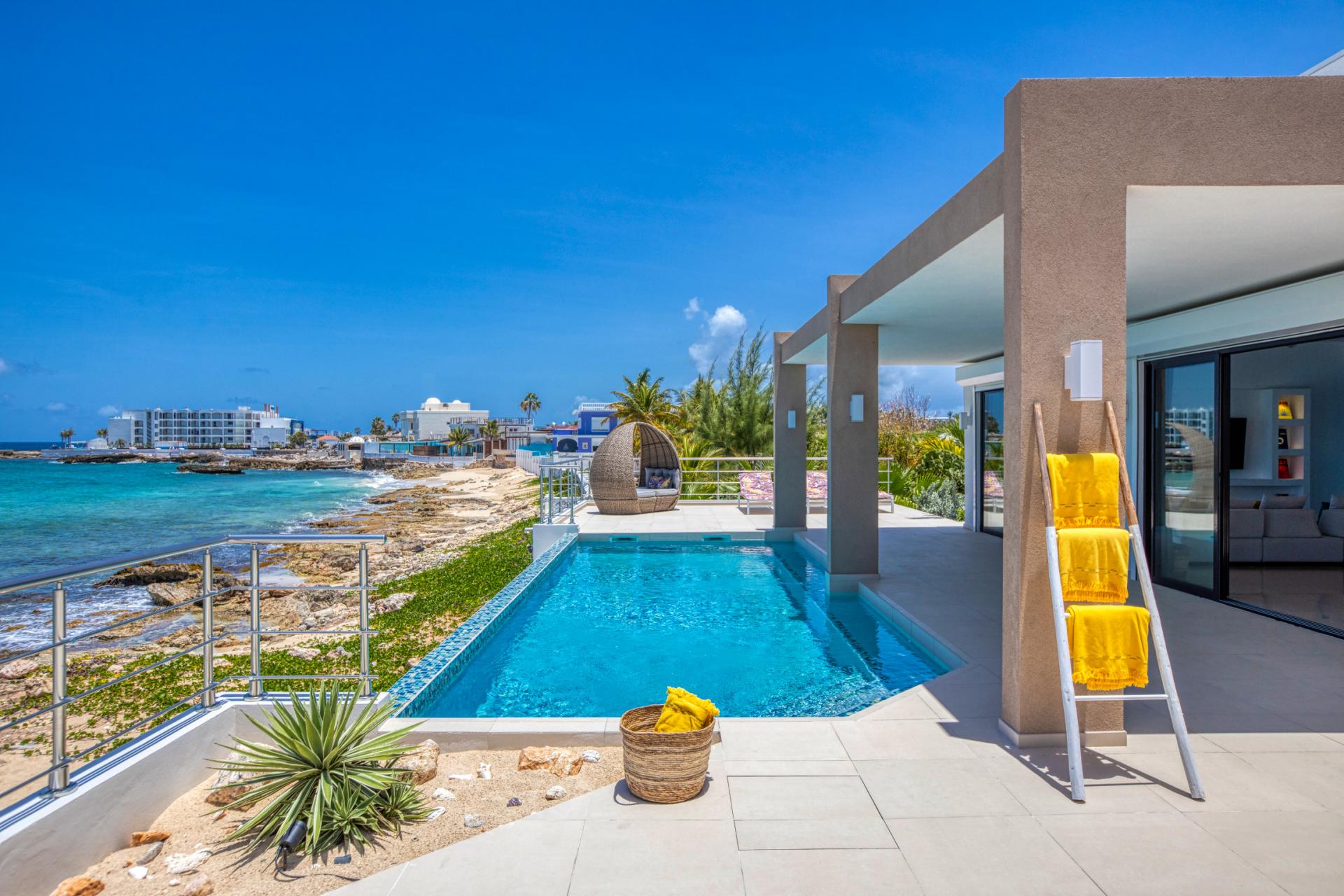 Location villa Alma 4 chambres 8 personnes avec piscine les pieds dans l'eau Beacon Hill Saint Martin