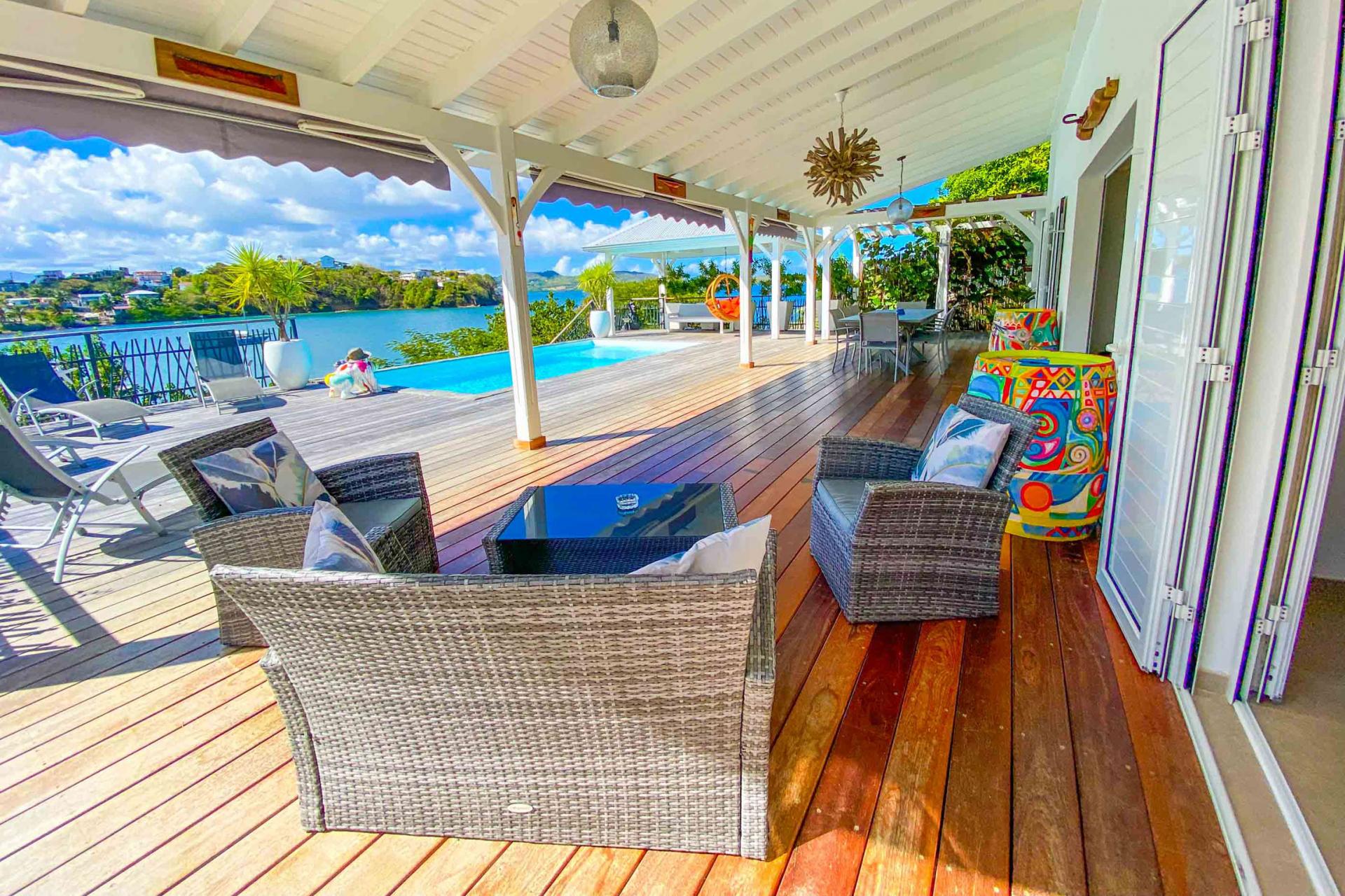 location-villa-prestige-Martinique-terrasse