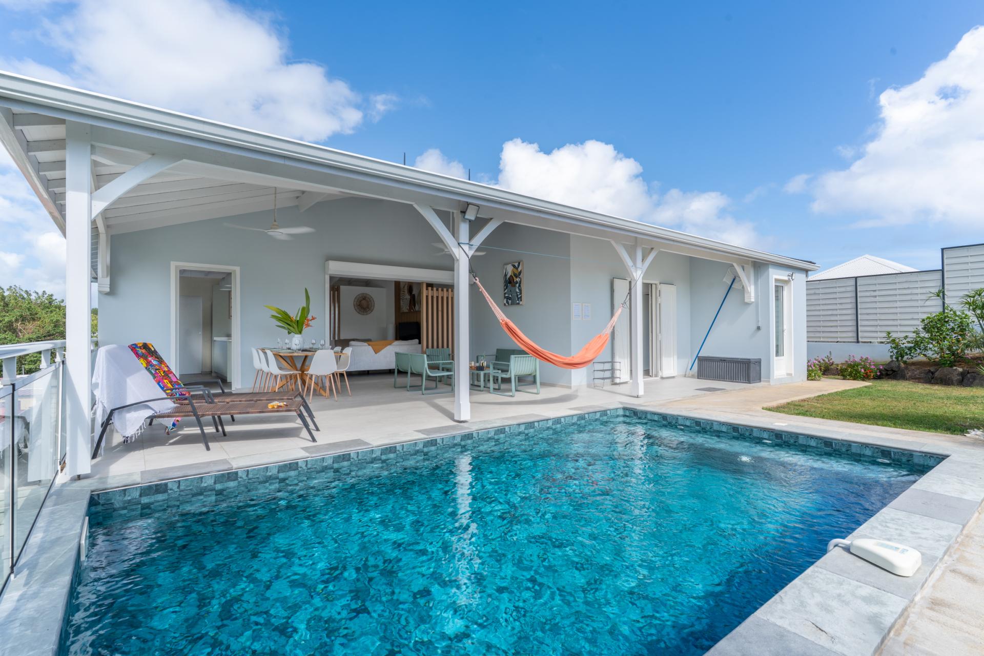 1piscine-privee-sans-vis-a-vis-villa-t4-le-diamant