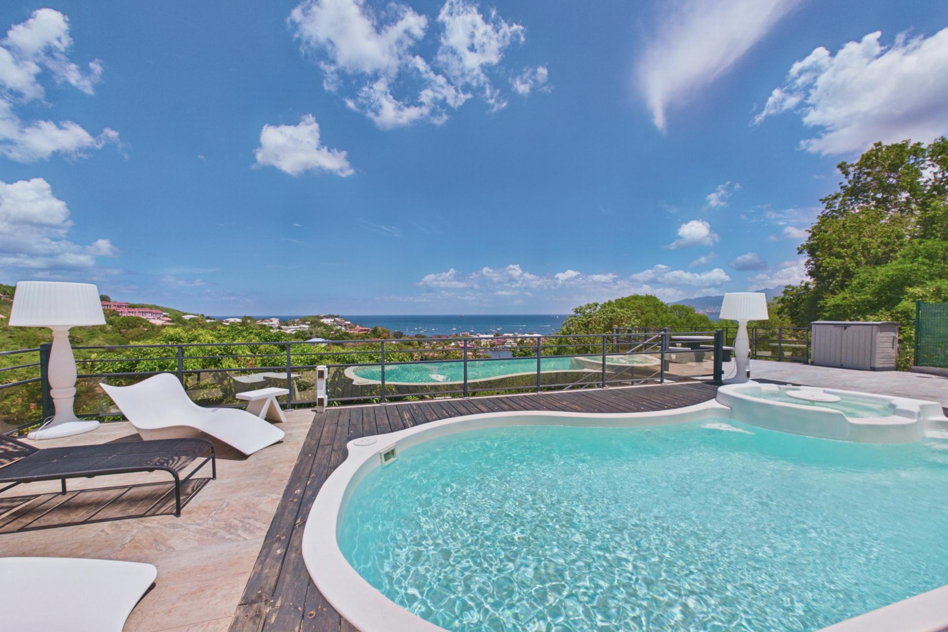 piscine-bain-remous-integre-vue-mer-1