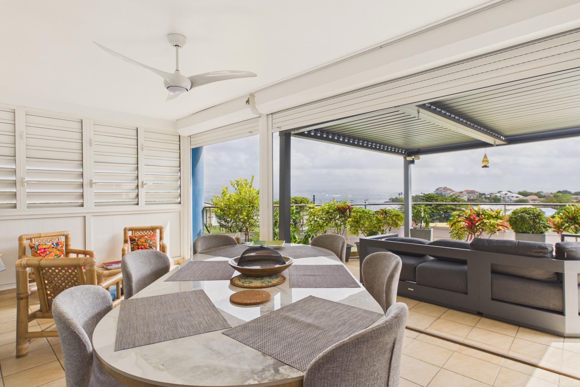 terrasse-couverte-vue-mer-panoramique-trois-ilets-1