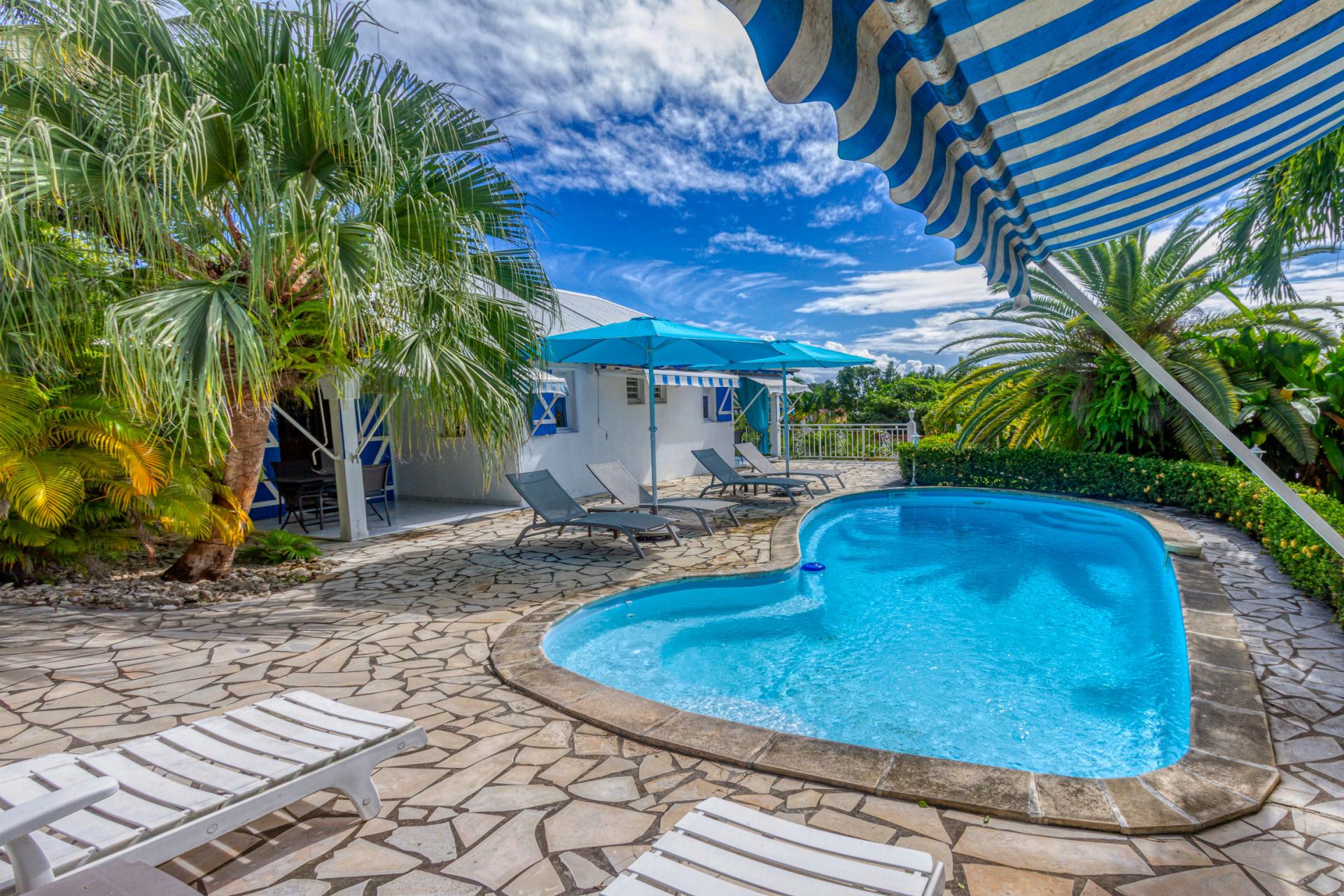 1.Location-villa-piscine-Sainte-Anne-Gudaeloupe_Piscine
