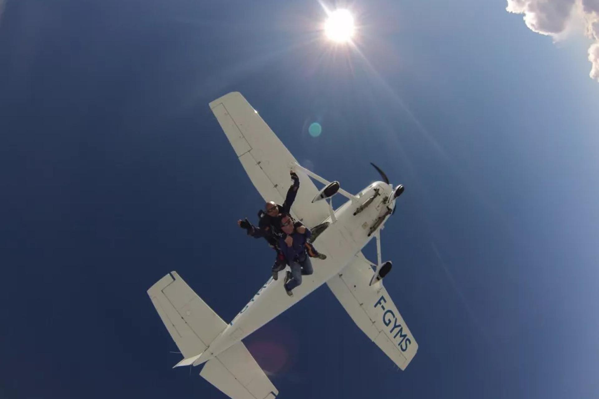 Saut-en-Parachute-avec-Air-Colibri-Parachutisme