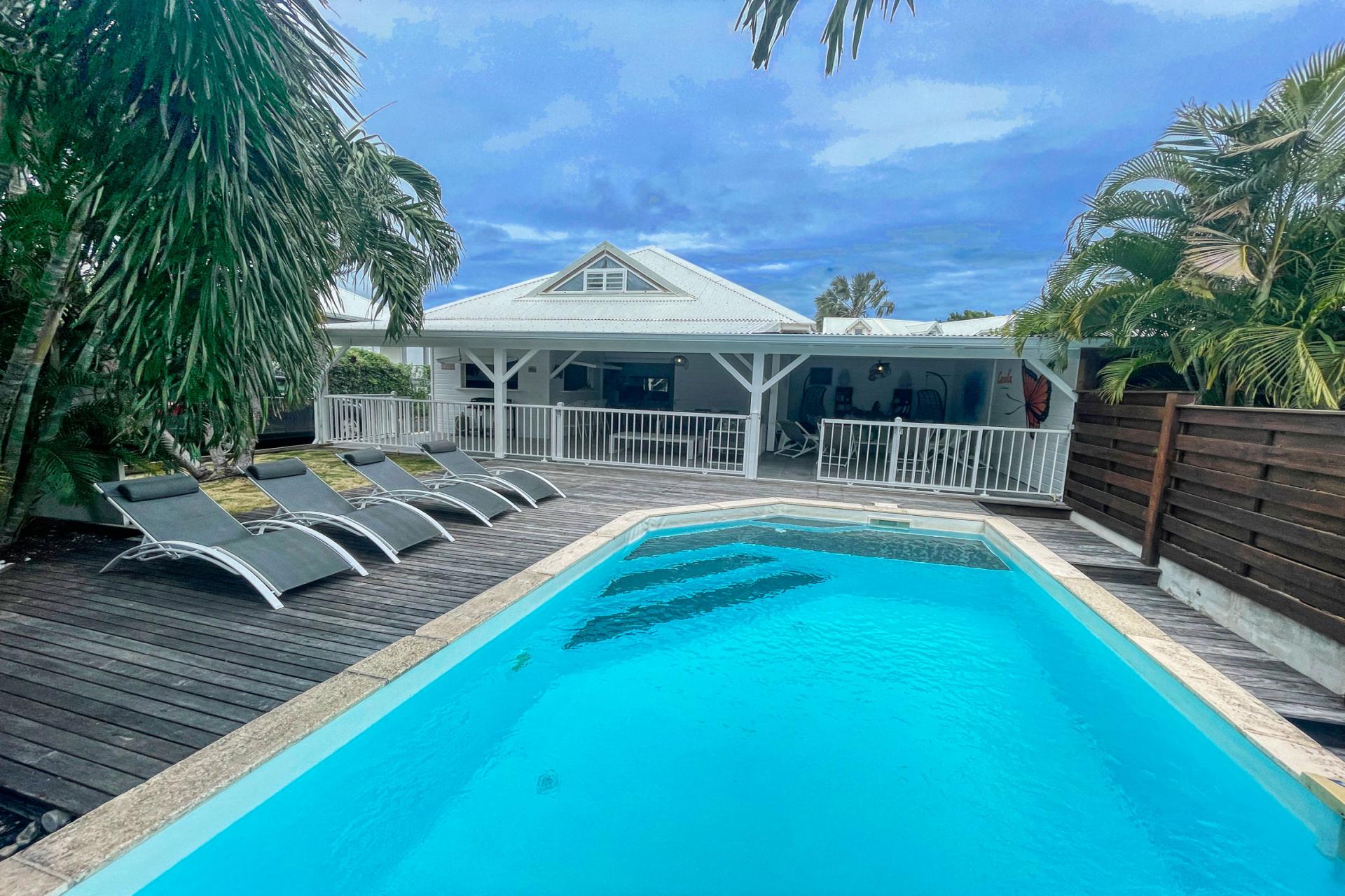 Location-villa-avec-piscine-Saint-François-Guadeloupe_-Piscine---1