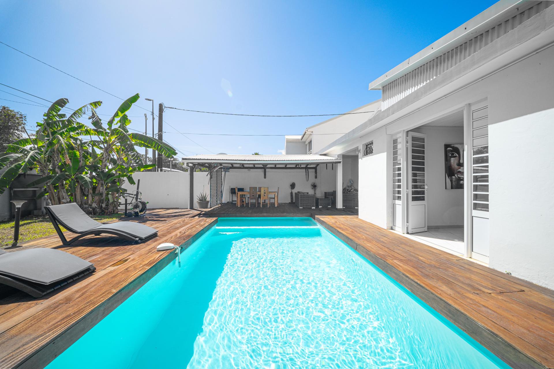 villa-piscine-privee-le-diamant-martinique1