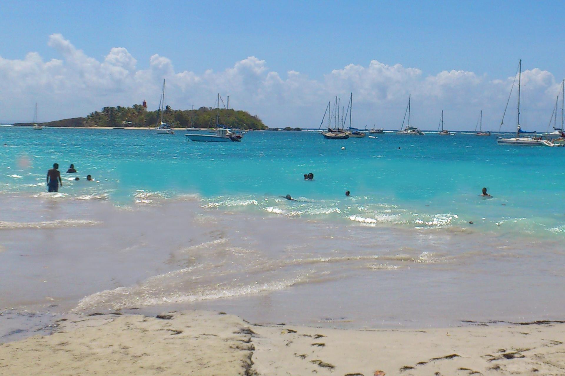 Plage du Gosier - vue ilet du Gosier